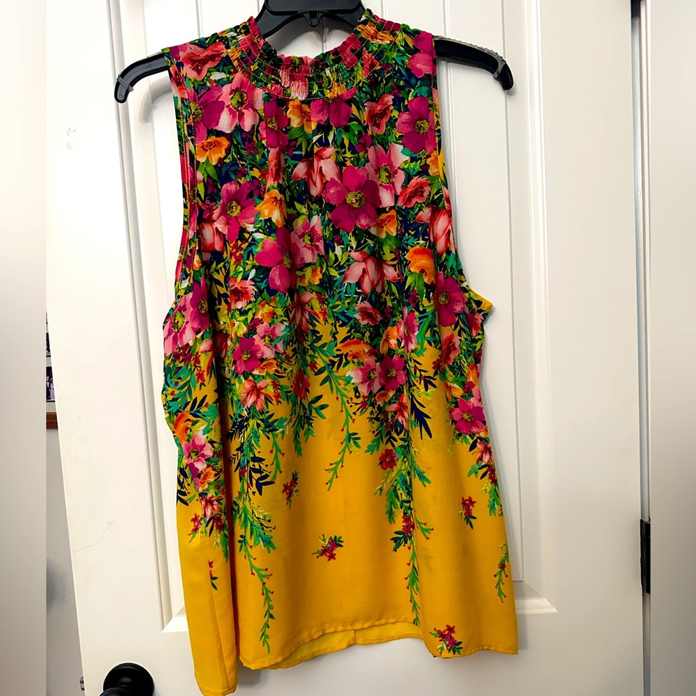 Sleeveless nylon top size 3x